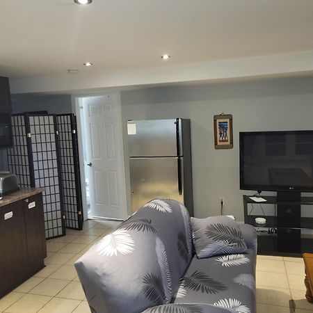 Lovely Guest Entire Apartment Minutes From Ottawa Airport מראה חיצוני תמונה